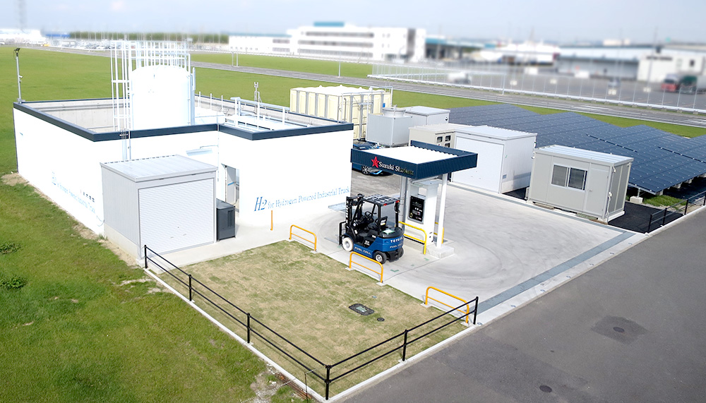 Fueling equipment with hydrogen produced using renewable energy